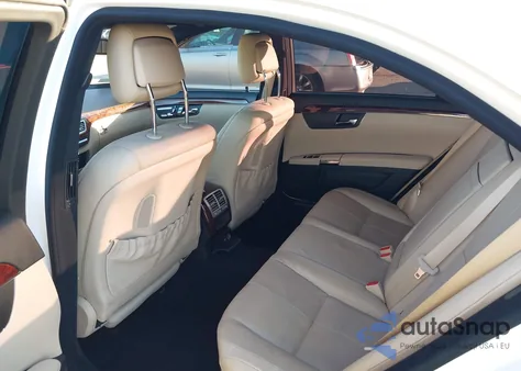 2009 Mercedes-Benz S 550 z USA, uszkodzony, nr VIN WDDNG71X39A247399